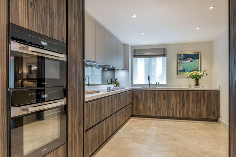 2 bedroom flat, Lancelot Place, Knightsbridge SW7 - Available