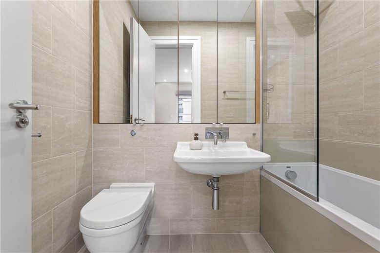 2 bedroom flat, Westbourne Grove, Bayswater W2 - Available