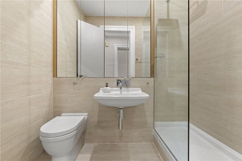 2 bedroom flat, Westbourne Grove, Bayswater W2 - Available