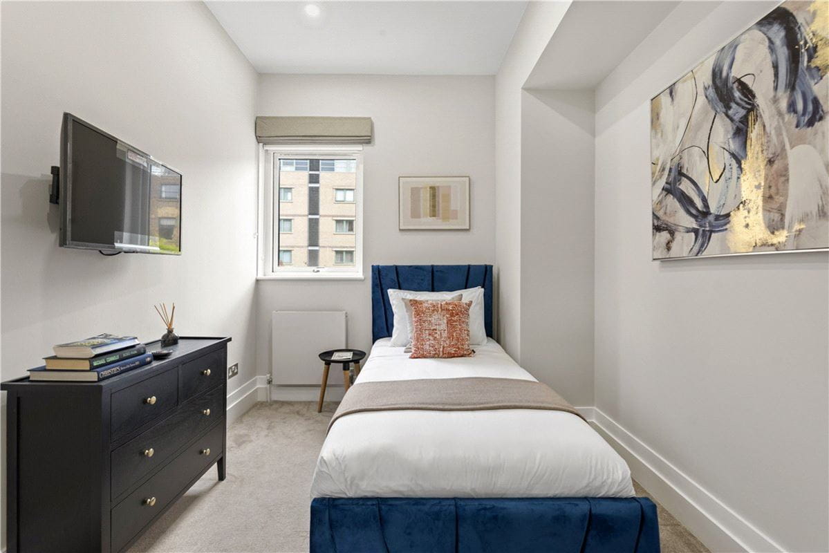 2 bedroom flat, Westbourne Grove, Bayswater W2 - Available