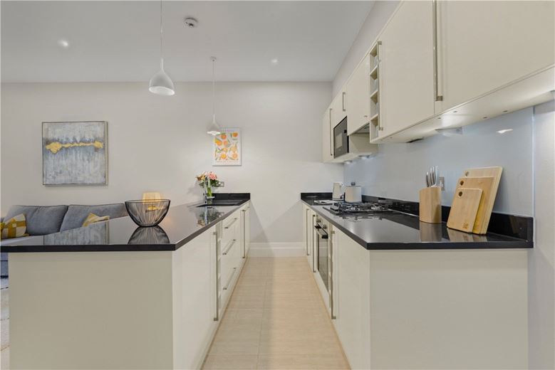 2 bedroom flat, Westbourne Grove, Bayswater W2 - Available
