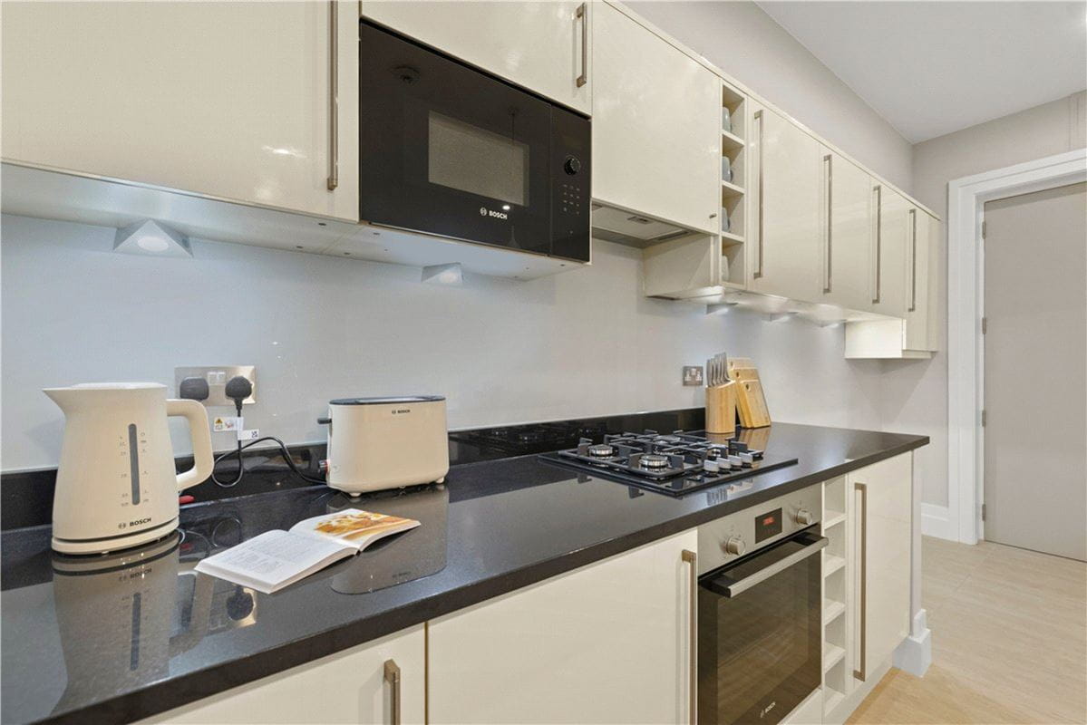 2 bedroom flat, Westbourne Grove, Bayswater W2 - Available