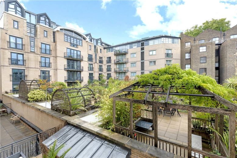 2 bedroom flat, Westbourne Grove, Bayswater W2 - Available