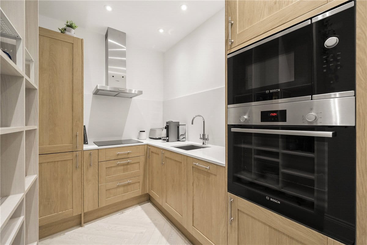 4 bedroom flat, Southwell Gardens, South Kensington SW7 - Available