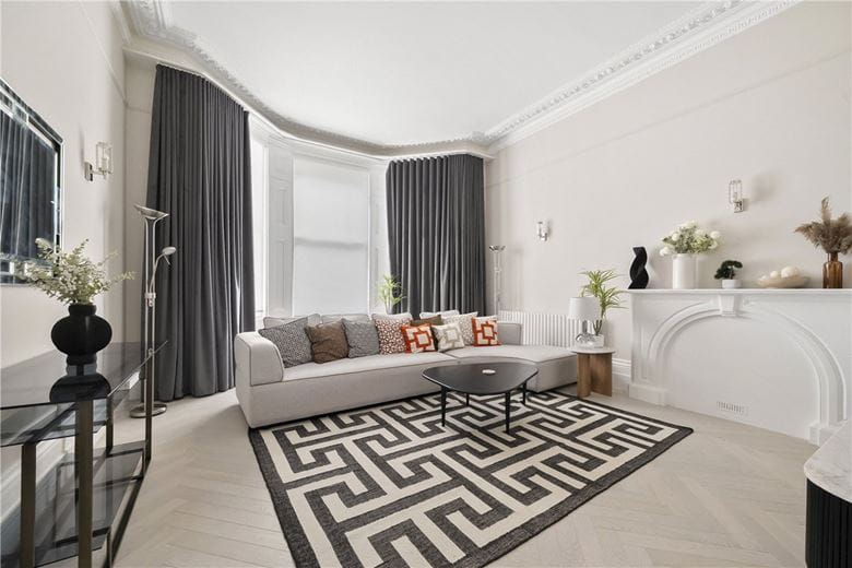 4 bedroom flat, Southwell Gardens, South Kensington SW7 - Available