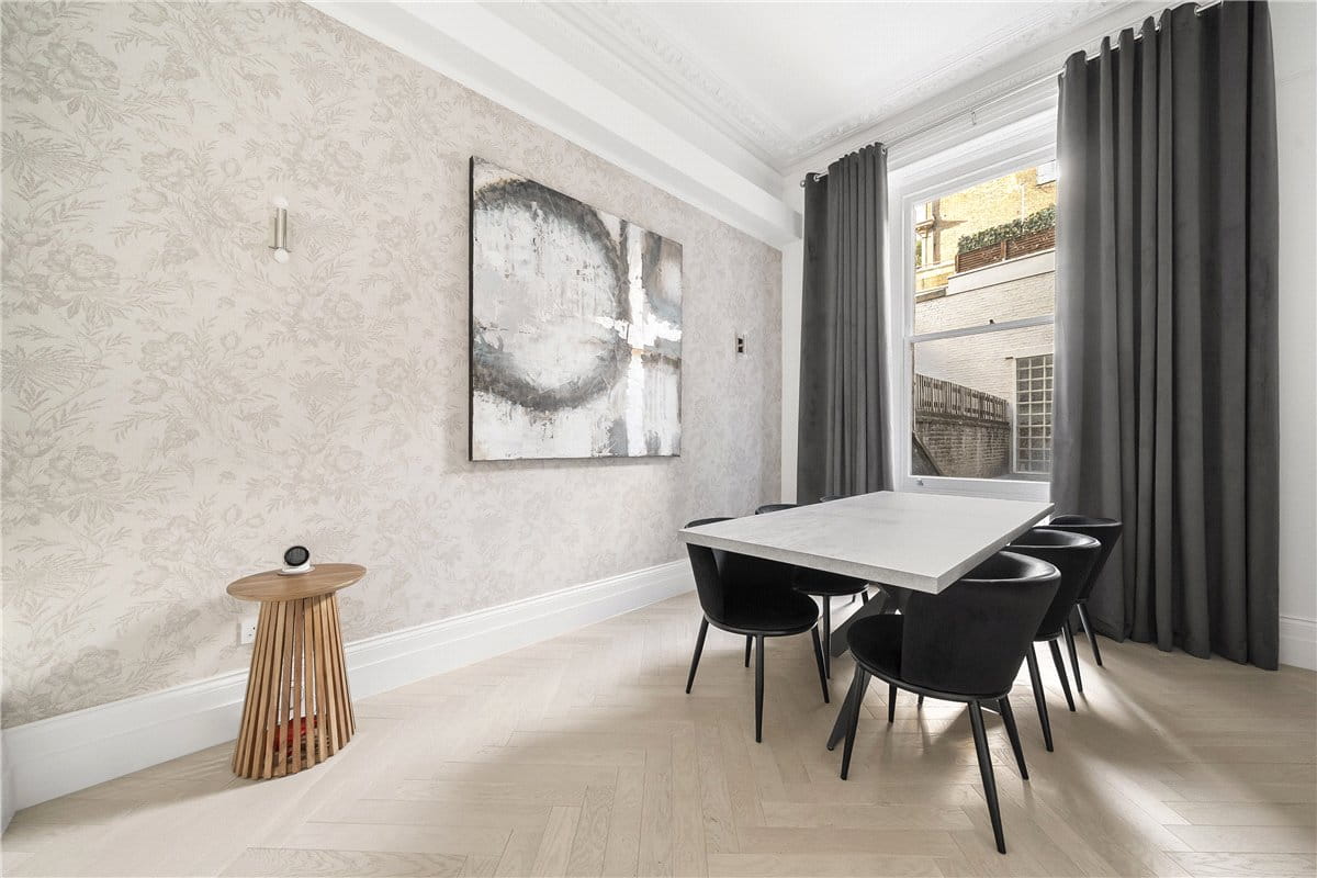 4 bedroom flat, Southwell Gardens, South Kensington SW7 - Available