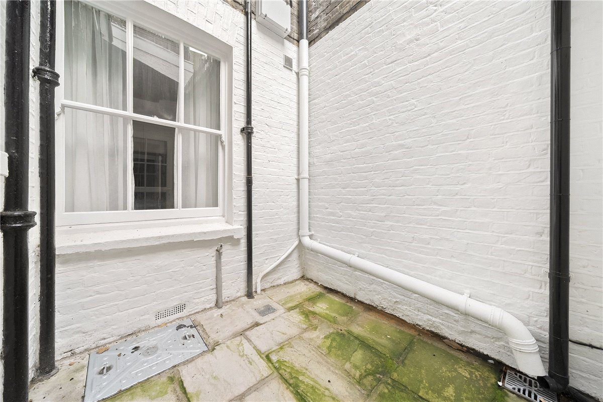 4 bedroom flat, Southwell Gardens, South Kensington SW7 - Available