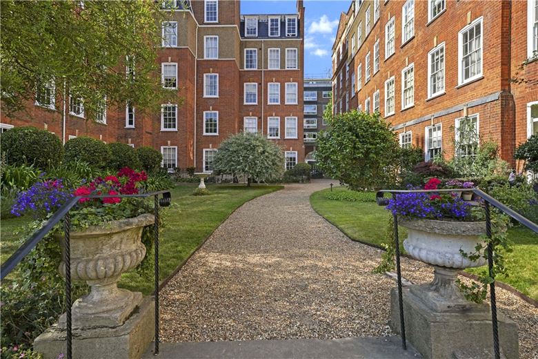3 bedroom flat, The Little Boltons, Chelsea SW5 - Available