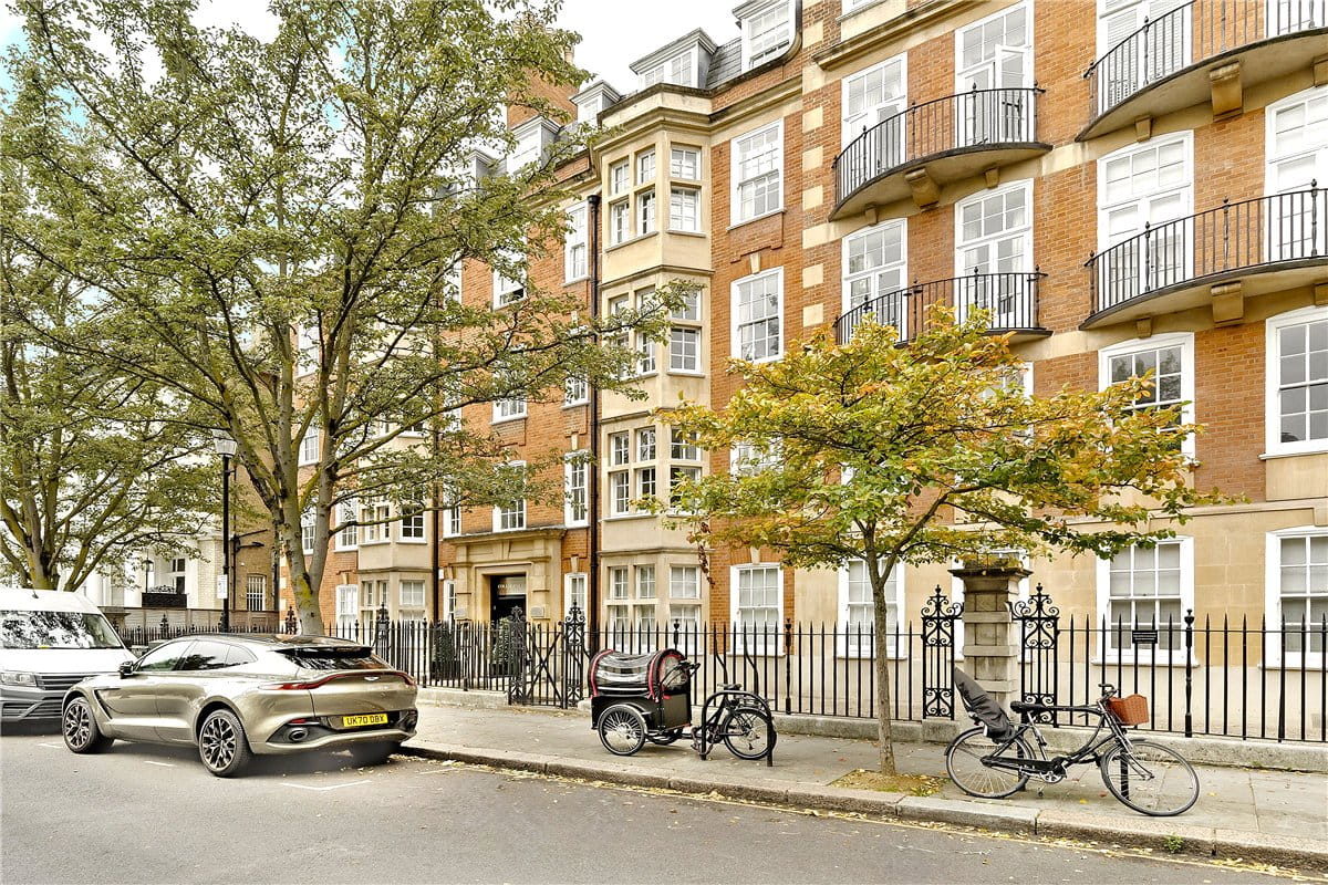3 bedroom flat, The Little Boltons, Chelsea SW5 - Available