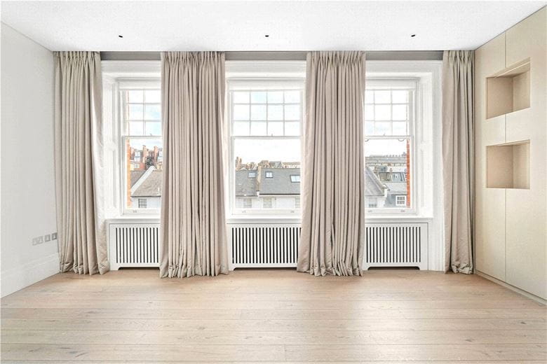 4 bedroom flat, Wynnstay Gardens, Allen Street W8 - Available