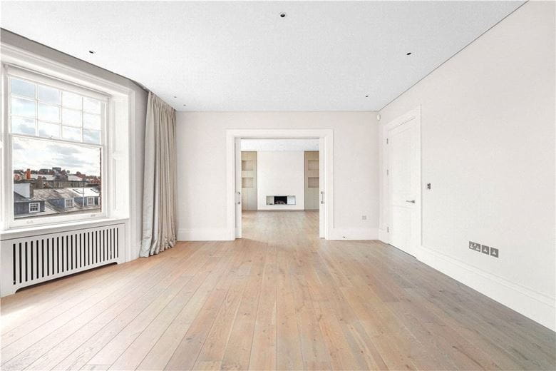 4 bedroom flat, Wynnstay Gardens, Allen Street W8 - Available