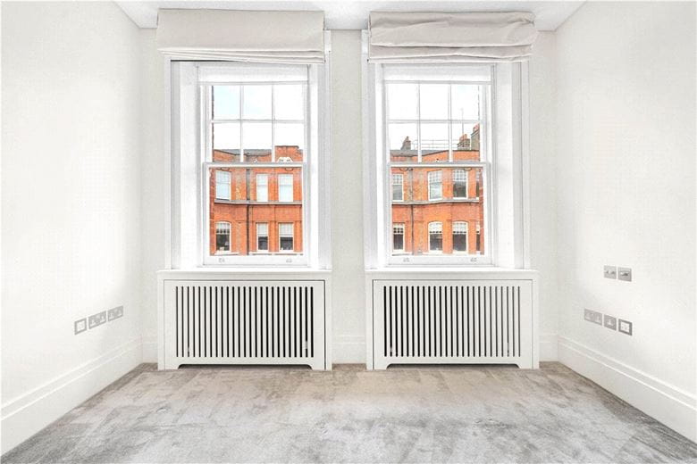 4 bedroom flat, Wynnstay Gardens, Allen Street W8 - Available