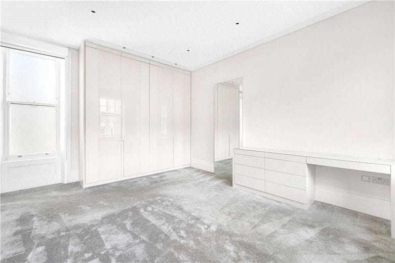 4 bedroom flat, Wynnstay Gardens, Allen Street W8 - Available