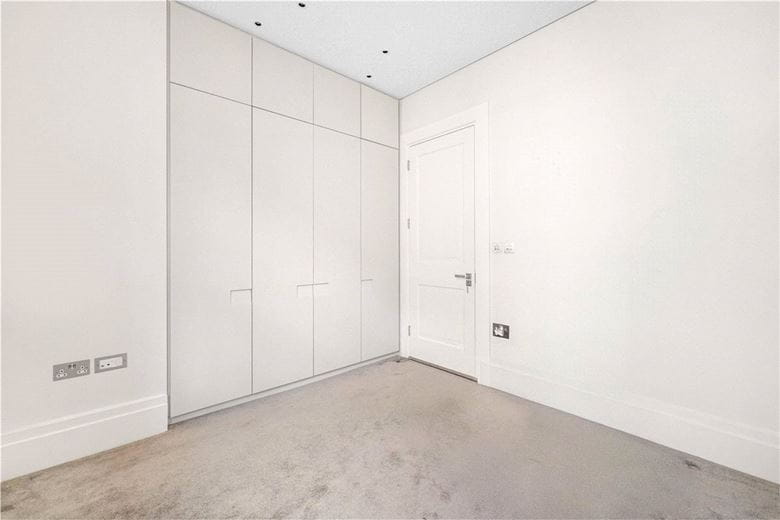 4 bedroom flat, Wynnstay Gardens, Allen Street W8 - Available