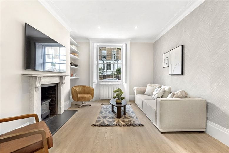2 bedroom flat, Princedale Road, Notting Hill W11 - Available