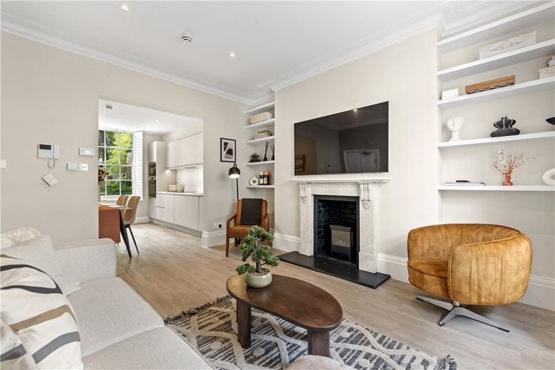 2 bedroom flat, Princedale Road, Notting Hill W11 - Available