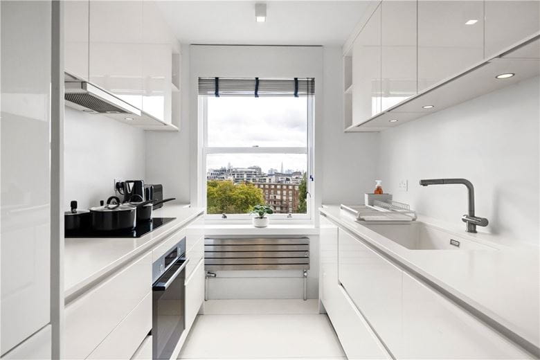 4 bedroom flat, Kingston House South, Ennismore Gardens SW7 - Available