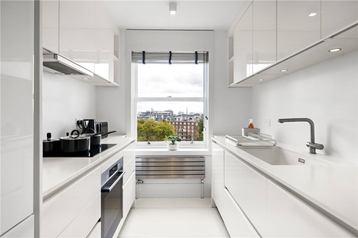 4 bedroom flat, Kingston House South, Ennismore Gardens SW7 - Available