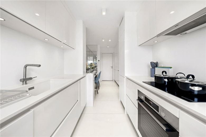 4 bedroom flat, Kingston House South, Ennismore Gardens SW7 - Available