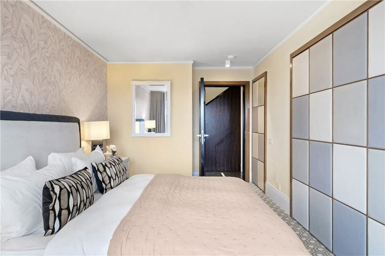 4 bedroom flat, Kingston House South, Ennismore Gardens SW7 - Available