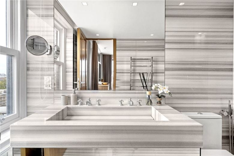 4 bedroom flat, Kingston House South, Ennismore Gardens SW7 - Available