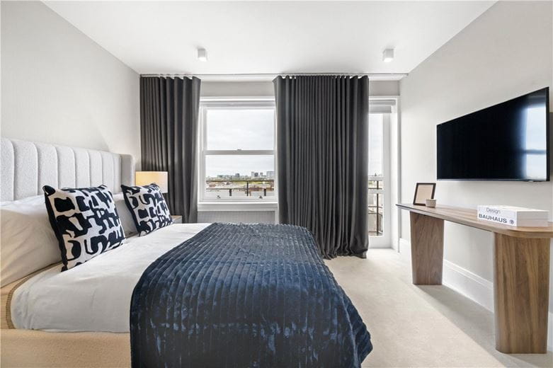 4 bedroom flat, Kingston House South, Ennismore Gardens SW7 - Available