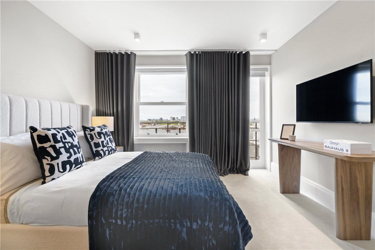 4 bedroom flat, Kingston House South, Ennismore Gardens SW7 - Available