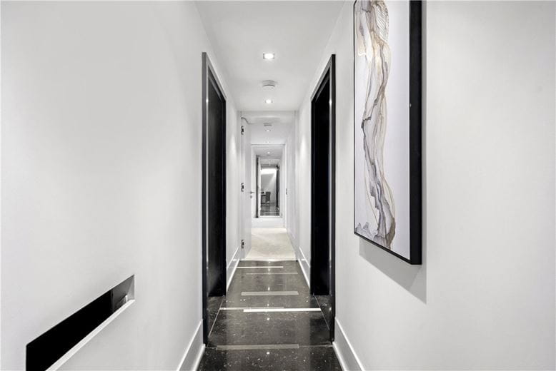 4 bedroom flat, Kingston House South, Ennismore Gardens SW7 - Available
