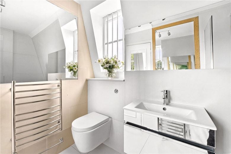 3 bedroom flat, Cadogan Square, London SW1X - Available