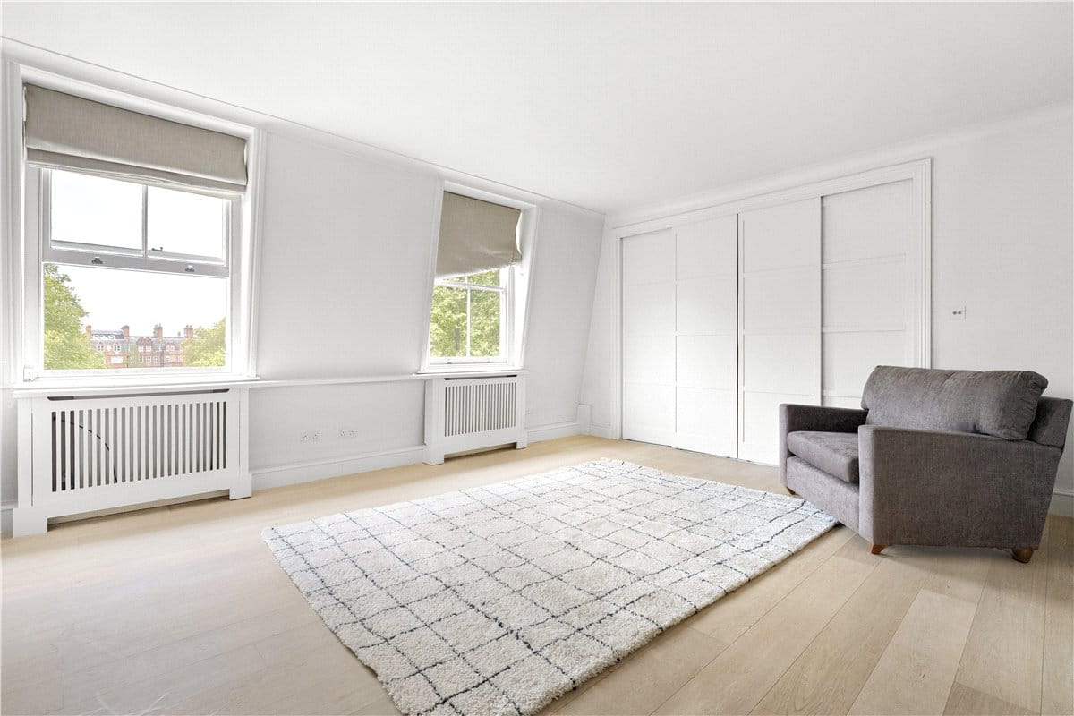 3 bedroom flat, Cadogan Square, London SW1X - Available