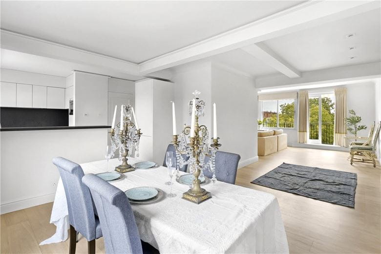 3 bedroom flat, Cadogan Square, Knightsbridge SW1X - Available