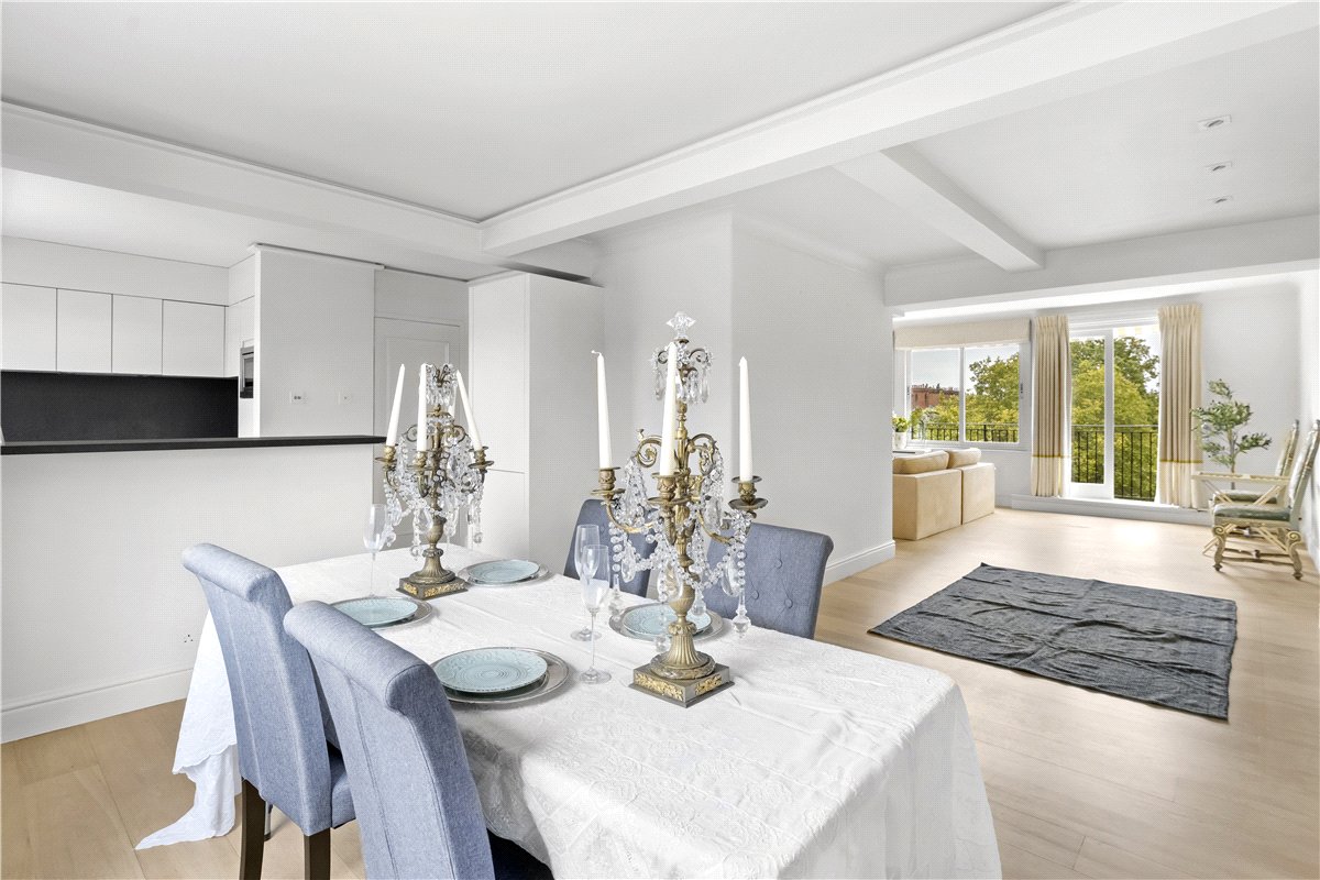 3 bedroom flat, Cadogan Square, Knightsbridge SW1X - Available