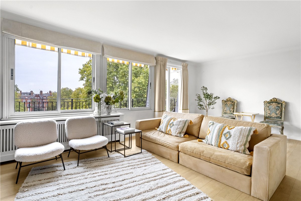3 bedroom flat, Cadogan Square, Knightsbridge SW1X - Available