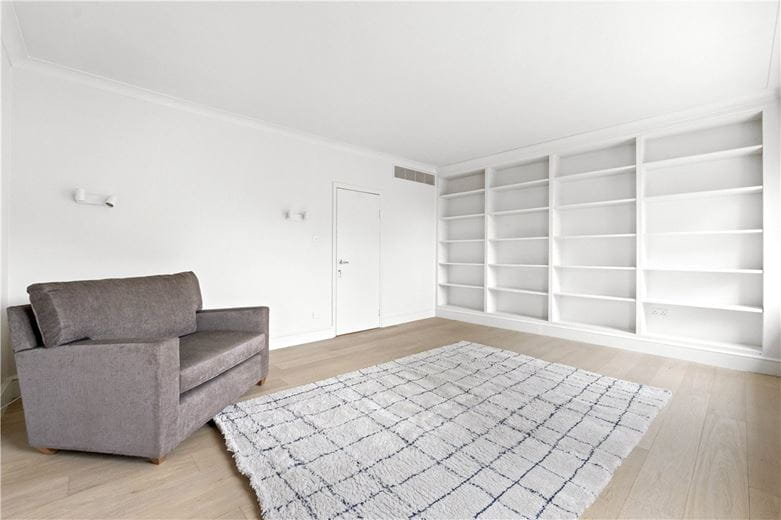 3 bedroom flat, Cadogan Square, Knightsbridge SW1X - Available