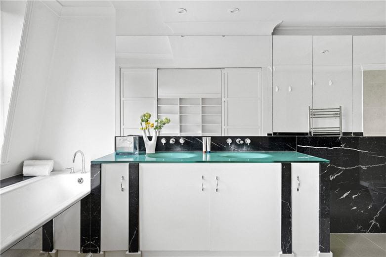 3 bedroom flat, Cadogan Square, Knightsbridge SW1X - Available