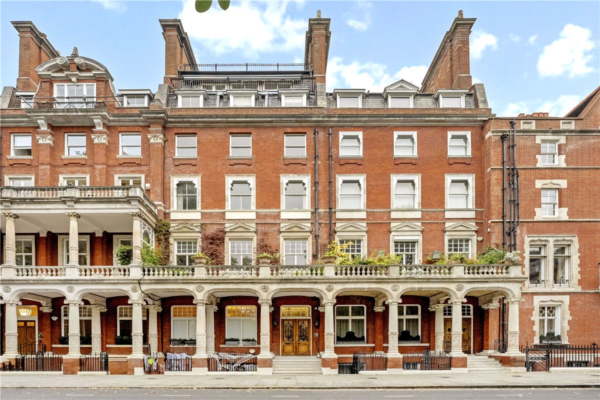 3 bedroom flat, Cadogan Square, Knightsbridge SW1X - Available