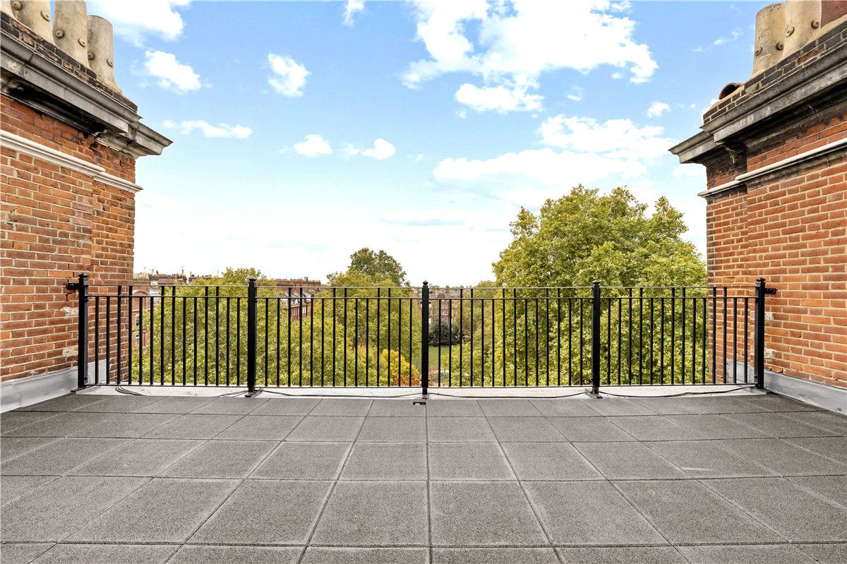 3 bedroom flat, Cadogan Square, Knightsbridge SW1X - Available