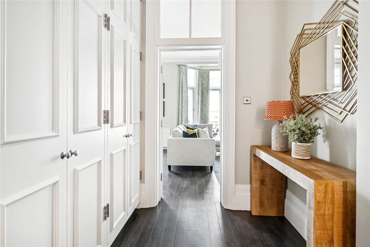 4 bedroom flat, Gloucester Road, South Kensington SW7 - Available