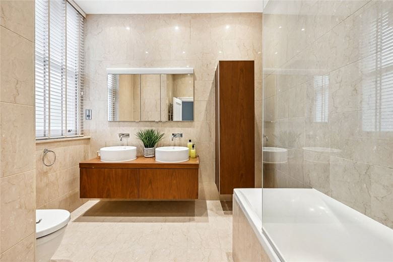 4 bedroom flat, Gloucester Road, South Kensington SW7 - Available