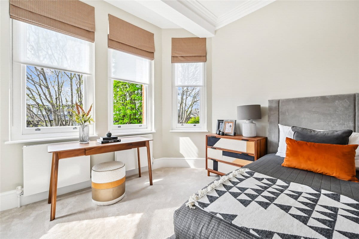 4 bedroom flat, Gloucester Road, South Kensington SW7 - Available