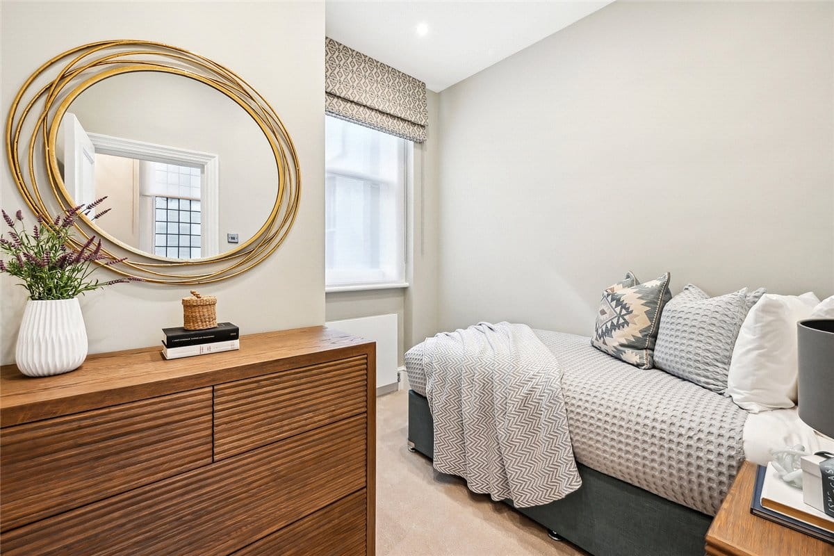 4 bedroom flat, Gloucester Road, South Kensington SW7 - Available