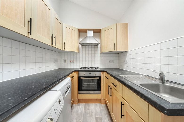 2 bedroom flat, Upper Addison Gardens, Holland Park W14 - Available