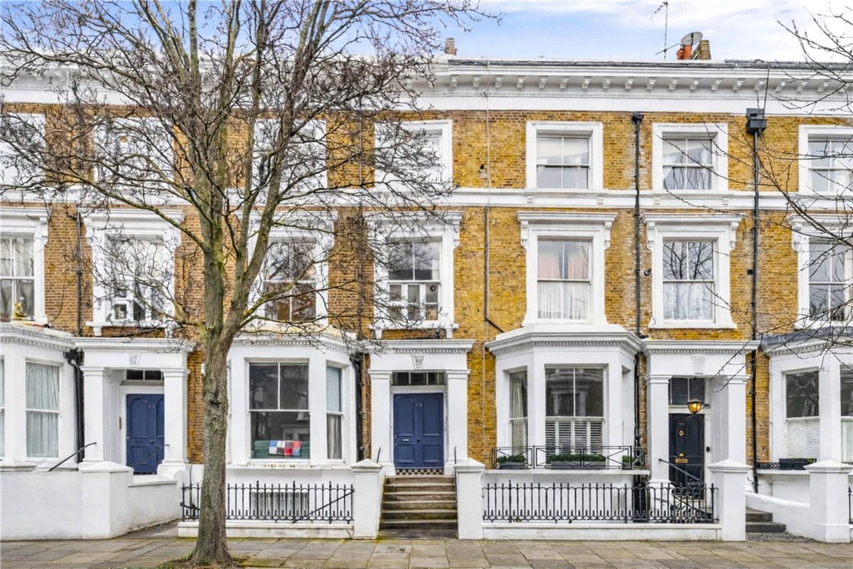 2 bedroom flat, Upper Addison Gardens, Holland Park W14 - Available