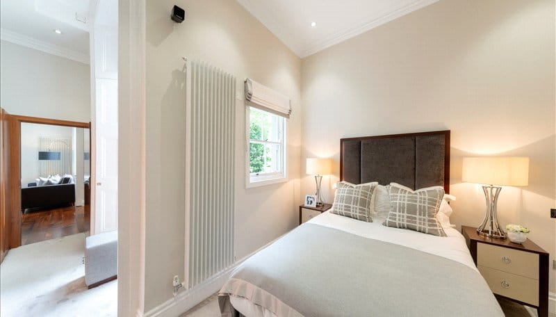 1 bedroom flat, Kensington Gardens Square, London W2 - Available