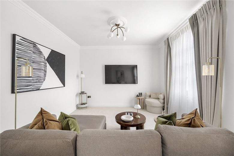 2 bedroom flat, Cadogan Square, Knightsbridge SW1X - Available