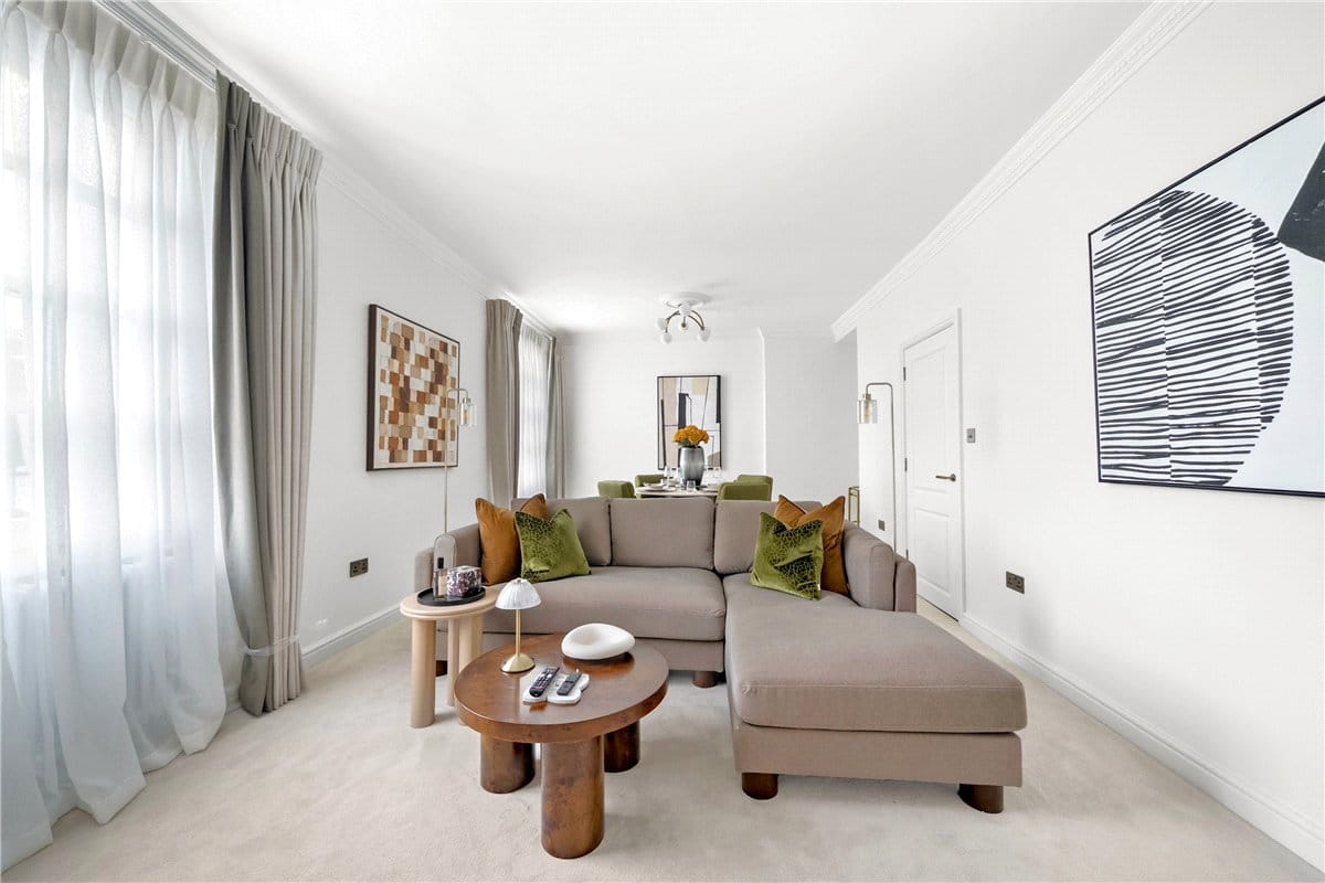 2 bedroom flat, Cadogan Square, Knightsbridge SW1X - Available