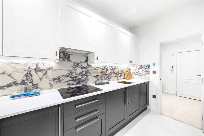 2 bedroom flat, Cadogan Square, Knightsbridge SW1X - Available