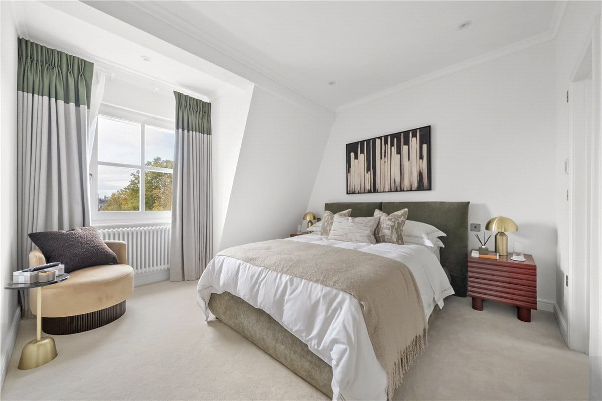 2 bedroom flat, Cadogan Square, Knightsbridge SW1X - Available