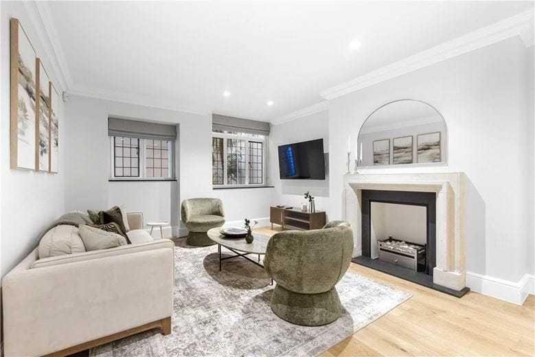 2 bedroom flat, Cadogan Square, Knightsbridge SW1X - Available