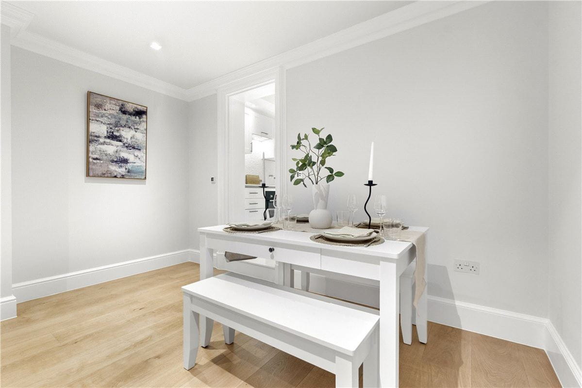 2 bedroom flat, Cadogan Square, Knightsbridge SW1X - Available